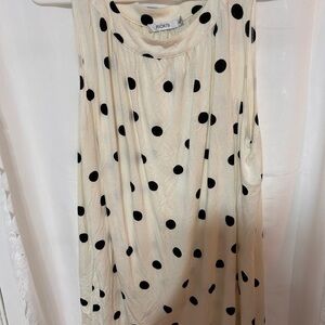 Ricki's xxl Cream and Black Sleeveless Blouse- nice neckline- dress up